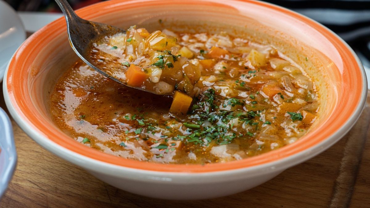 Zupa z młodej kapusty