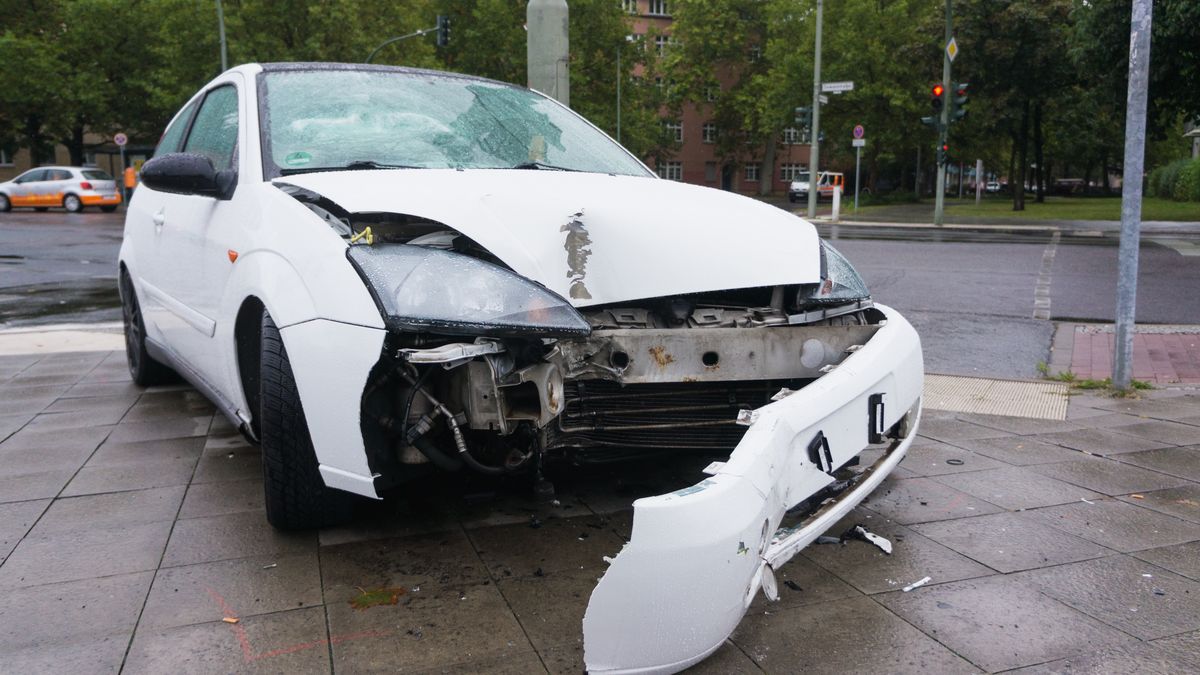 Close-Up Of Broken Car On Road
Michael Zwahlen / EyeEm
Damaged, Misfortune, No People, Obsolete, Transportation, Outdoors, Land Vehicle, Day, Car Accident, Destruction, Ruined, Stationary, Broken, Road, Deterioration, Mode Of Transport, Close-Up, Crash, Abandoned, Car, White Color, Traffic Accident, Horizontal Image