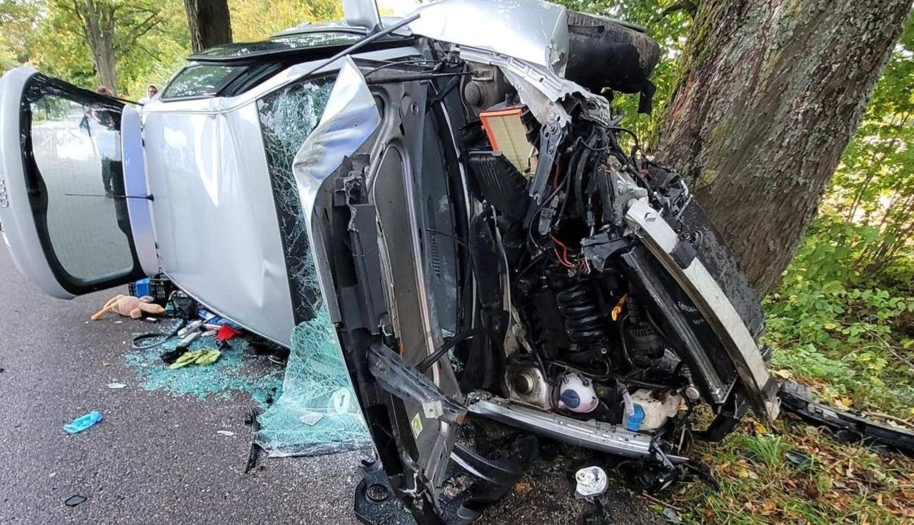 43-latka za kierownicą audi. Dramat na prostej drodze