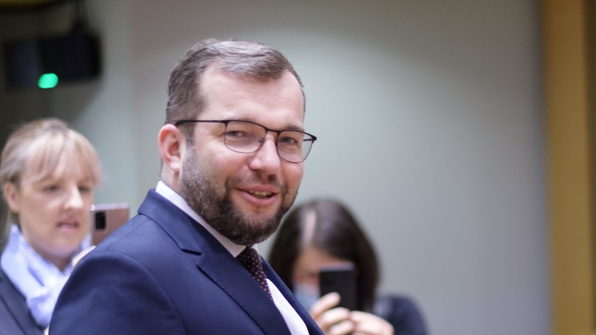 EU Agriculture Ministers MeetingBRUSSELS, BELGIUM - MAY 27: Polish Minister of Agriculture and Rural Development Grzegorz Pawe Puda (L) is talking with the Slovenian Minister of Agriculture Joze Podgorsek (R) prior an Agriculture and Fischeries Ministers meeting in the Europa, the EU Council headquarter on May 27, 2021 in Brussels, Belgium. Ministers will talk about: Post 2020 CAP reform package: (public session), including: Regulation on CAP Strategic Plans, the Regulation on financing, management and monitoring of the CAP, and the Regulation on common market organisation (CMO) of agricultural products. (Photo by Thierry Monasse/Getty Images)Thierry Monassebrussels, colour image, fischerie, grzegorz puda, jože podgoršek, minister, face mask, quotas, subsidies