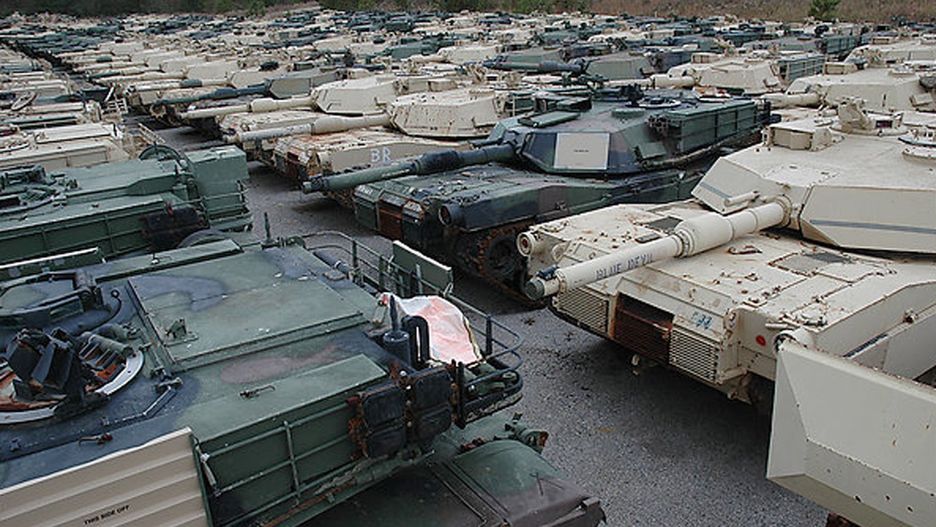 Czołgi Abrams na składzie Sierra Army Depot.
