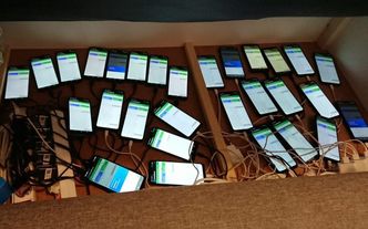 Przez takie smsy ludzie tracą pieniądze z konta. Policja rozbiła gang oszustów, którzy za nimi stoją