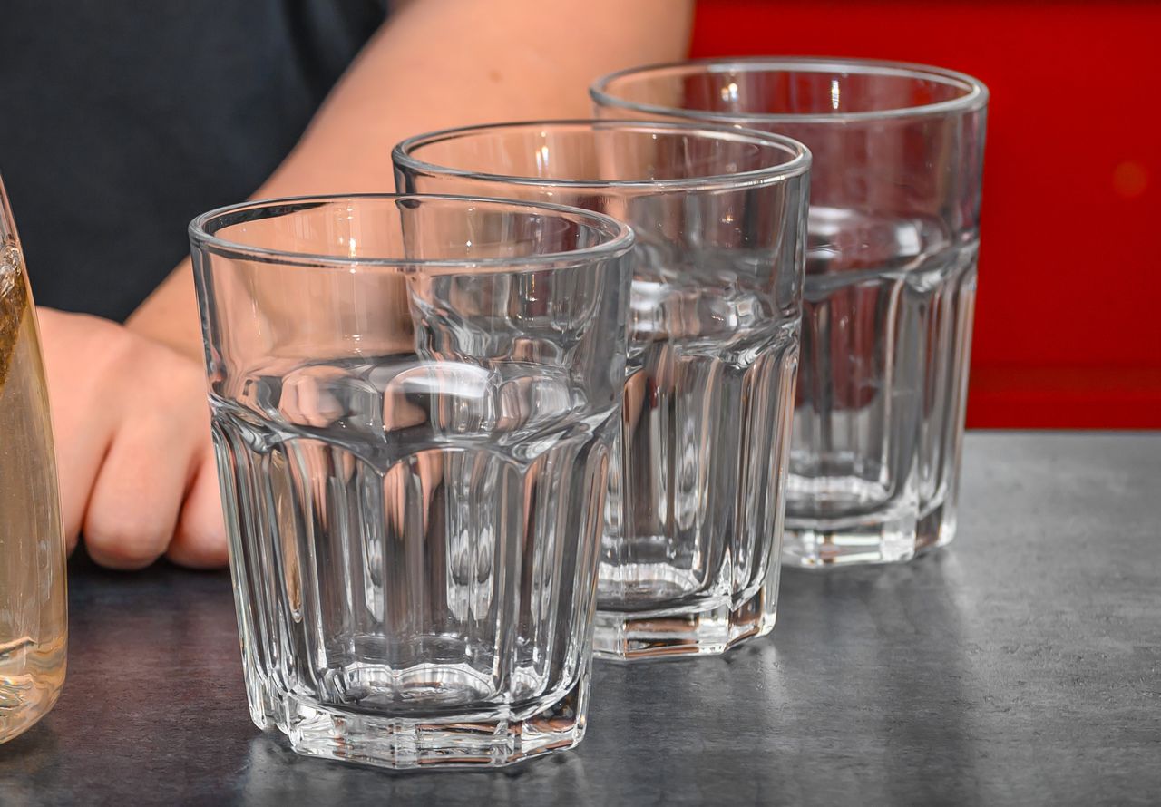 Remove stubborn glass streaks with a simple kitchen trick