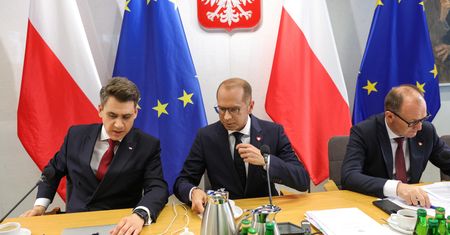 Tuż przed komisją doszło do awantury. Kuriozalne sceny