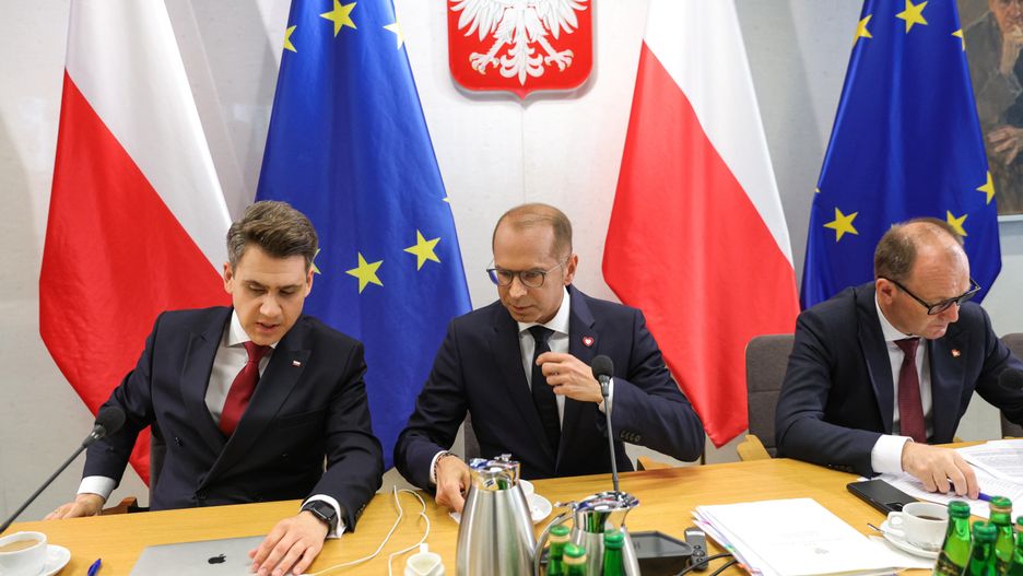 Micha� Szczerba, Marek Sowa, Daniel Milewski
Rafa� Guz
afera wizowa, cudzoziemcy, ds. tzw. afery wizowej, komisja, komisja sejmowa, legalizacja pobytu cudzoziemc�w, polityk, polityka, pose� pos�owie, posiedzenie posiedzenia, sejm, Sejm RP, wizy
