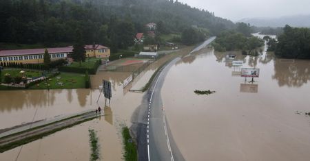 Małopolska walczy z podtopieniami. Będą odszkodowania? Wojewoda o "powszechnej betonozie"