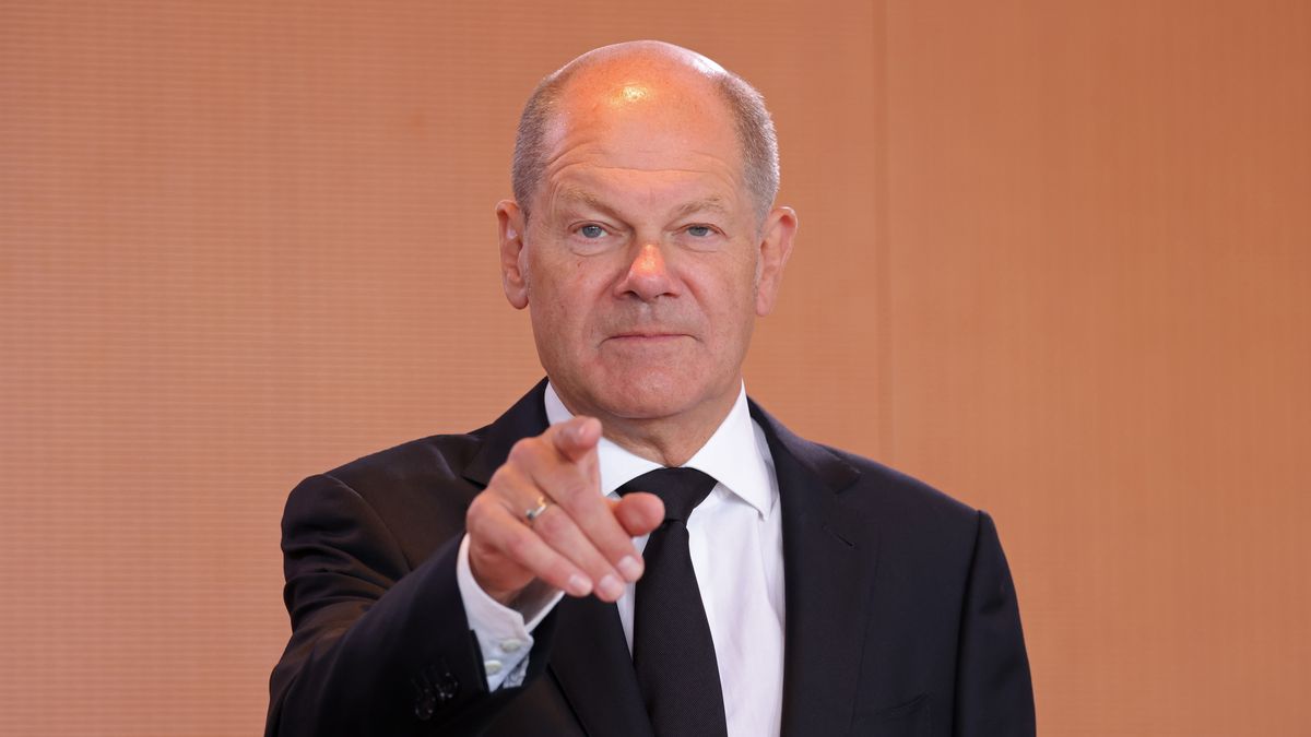 BERLIN, GERMANY - AUGUST 10: German Chancellor Olaf Scholz arrives for the first weekly government cabinet meeting since the summer break on August 10, 2022 in Berlin, Germany. Scholz is under growing scrutiny over the so-called "cum-ex affair" from his time as mayor of the city of Hamburg. Scholz reportedly at the time met three times with Christian Olearius, head of Warburg Bank, a bank that was facing stiff penalties due to its participation in cum-ex transactions. Asked later whether he had met with Olearius, Scholz replied he could not remember. Cum-ex transactions are a method bankers were using to reimburse themselves from the state multiple times for taxes on stock dividends they paid only once. German financial regulators are investigating the cases and have filed charges against several participants. (Photo by Sean Gallup/Getty Images)