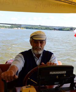 Warszawa. Mężczyzna spadł z mostu do Wisły. Uratowany przez załogę z ”Innej Bajki”