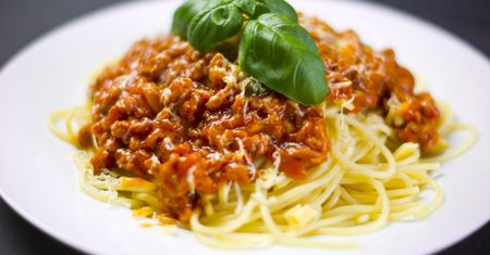 Korzyści z jedzenia spaghetti (WIDEO)