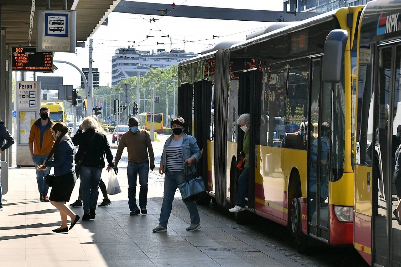 Mandaty za brak maseczki w sklepie. Polacy zapominają o ważnym obowiązku