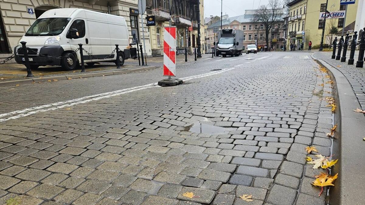 Zapadła się nawierzchnia jezdni na ul. Królewskiej