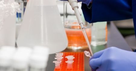 Koronawirus SARS-CoV-2 nie powstał w laboratorium. Naukowcy chcą w końcu ukrócić spekulacje