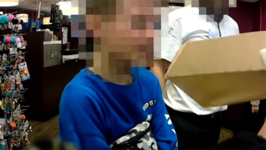 Zostawili chłopca na stacji benzynowej
