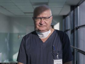 Prof. Simon przyznał, że grożą już nie tylko jemu. Antyszczepionkowcy życzą śmierci jego wnukom