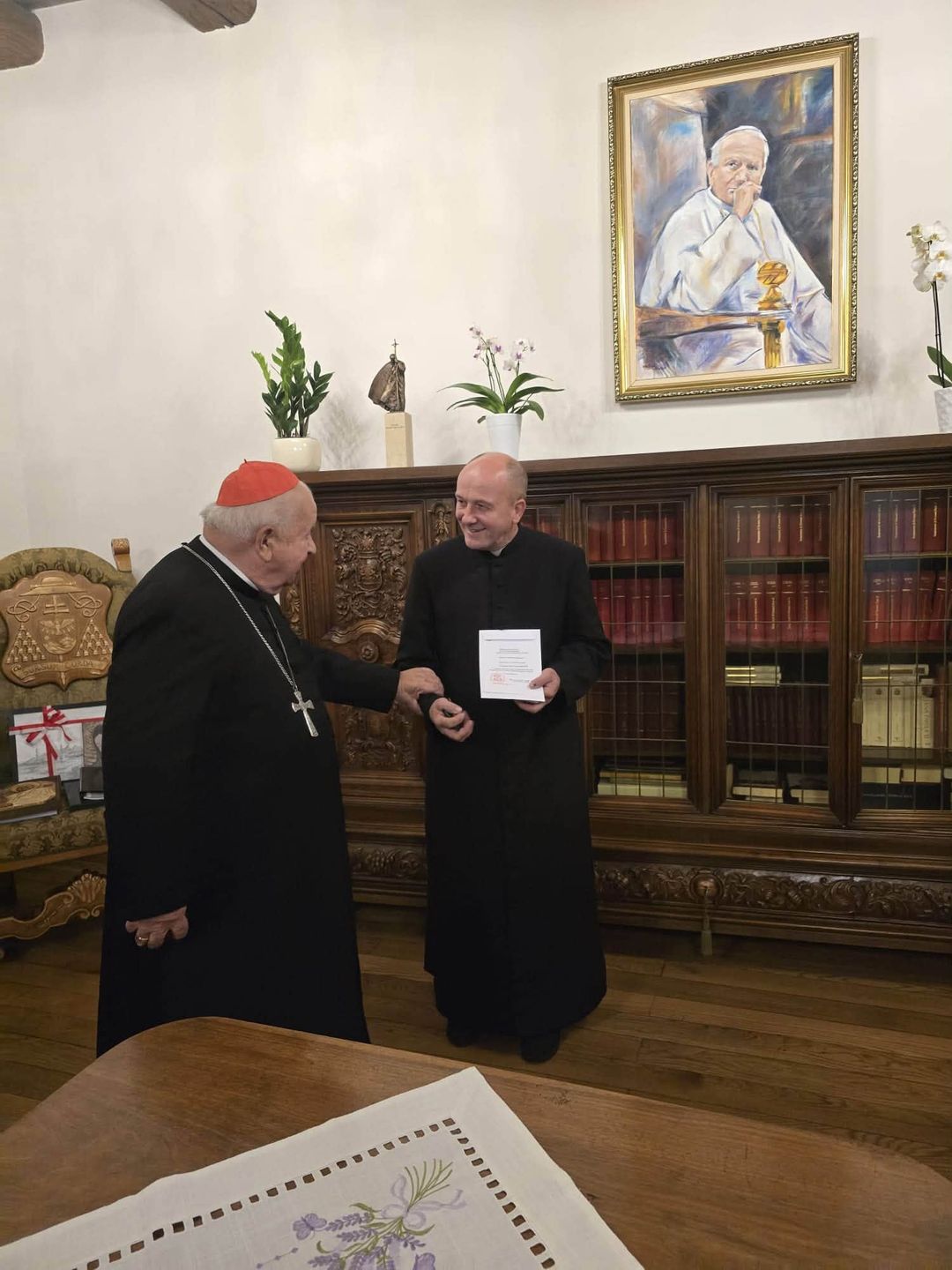 W rezydencji kard. Dziwisza wisi portret Jana Pawła II