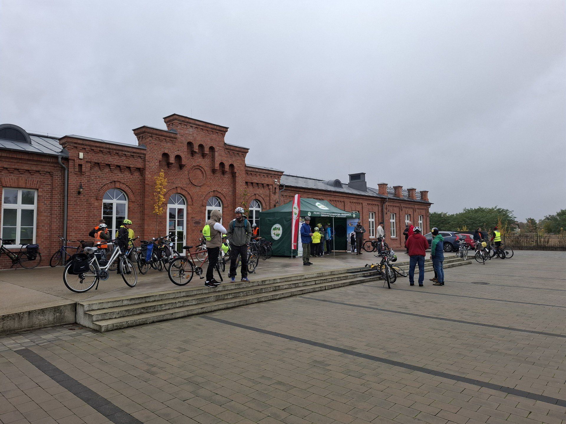 Rowerowy rajd Pieczonego Ziemniaka wystartował spod muzeum