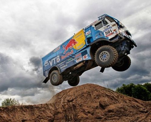 Red Bull: Dakar Truck & Moto FMX!