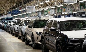 Nowe auta mocno tanieją. Rabaty sięgają nawet 250 tys. zł