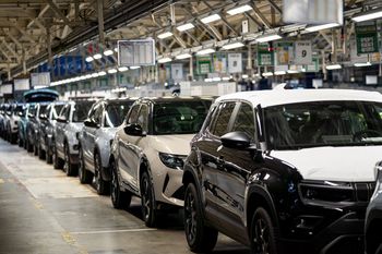 Nowe auta mocno tanieją. Rabaty sięgają nawet 250 tys. zł