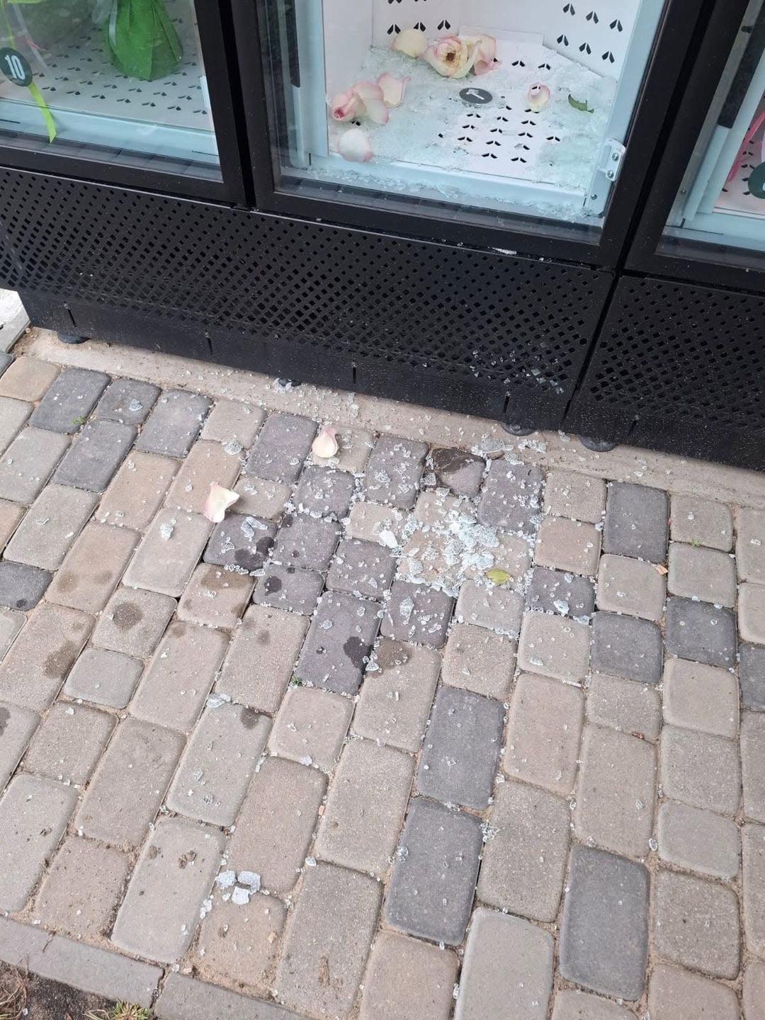 Zniszczony kwiatomat 
