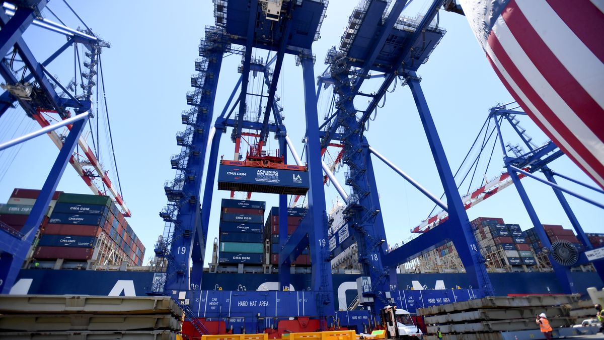 Globalny popyt na towary paraliżuje koronawirus i polityka Chin. Zator odczuwają w portach Zachodniego Wybrzeża USA 