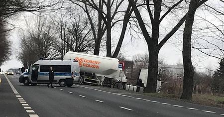 Utrudnienia na wyjeździe z Lublina. Ciężarówka zderzyła się z volvo