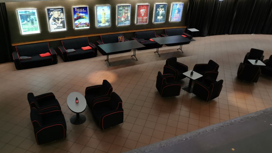 Kina otwarte, tylko gdzie? Znalezienie tych działających nie jest proste 