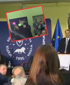 Krzyczała do Sikorskiego, że kłamie. Została wyprowadzona