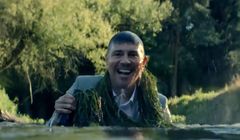 Krzysztof Ibisz jako reporter terenowy reklamuje Domowy Internet LTE od Cyfrowego Polsatu (wideo)