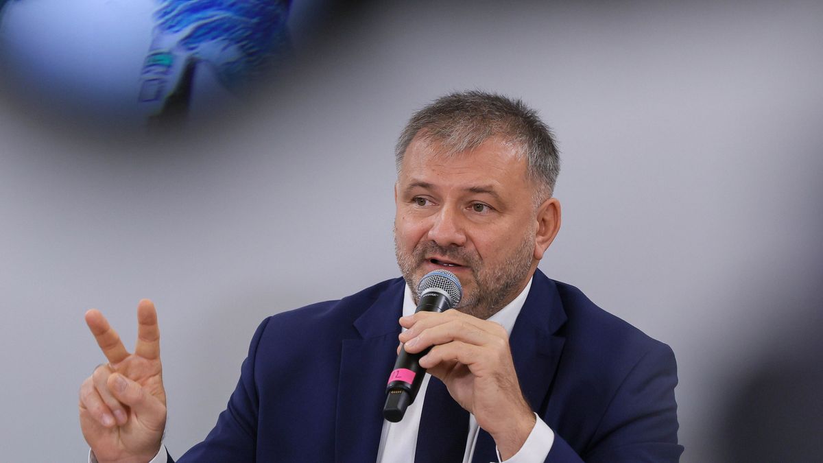 Warszawa, 09.10.2025. Minister sprawiedliwości Waldemar Żurek na konferencji prasowej w siedzibie Ministerstwa Sprawiedliwości w Warszawie, 9 bm. Tematem spotkania była prezentacja projektu ustawy praworządnościowej i omówienie jej założeń. (aldg) PAP/Paweł Supernak