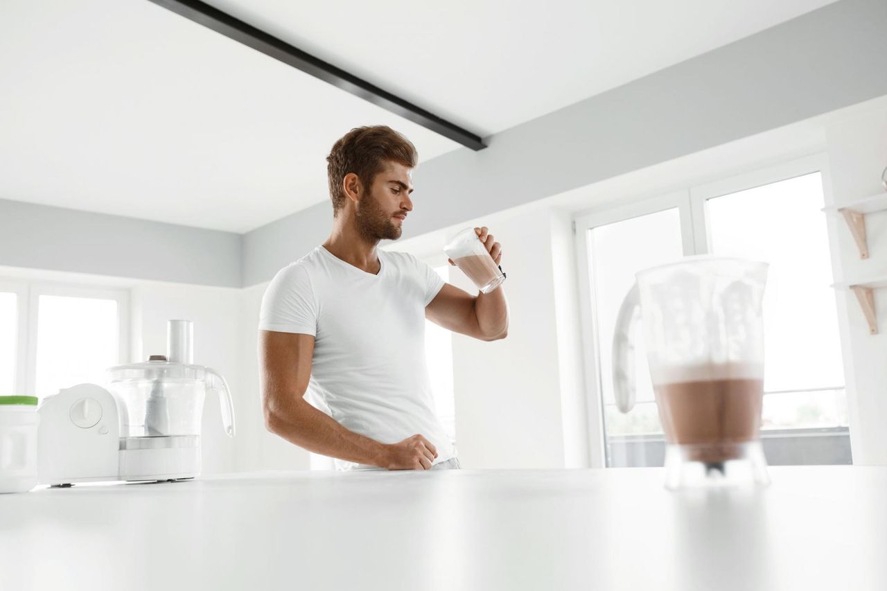 Białko serwatkowe – wytwarzanie, rodzaje, skład, dawkowanie, efekty stosowania