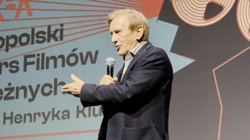 Jan Englert i jego powrót na duży ekran. Owacje w Koninie i przesłanie dla młodych