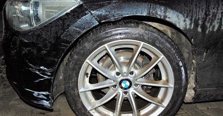 Wrocław. Pijany kierowca BMW uciekł z miejsca wypadku. Miał ponad 2 promile alkoholu