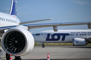 LOT zawiesza kolejne rejsy. "Pomagamy zmienić rezerwację"