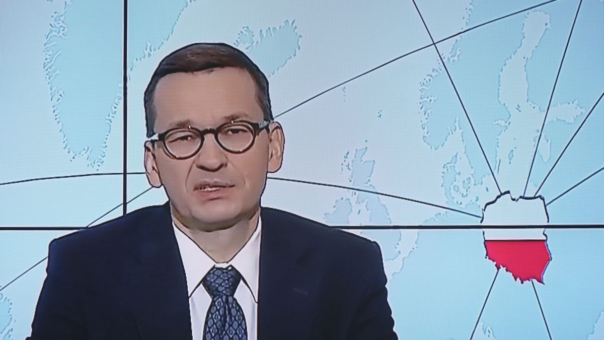 Tezy o zmniejszeniu luki VAT o połowę broni premier Morawiecki.
