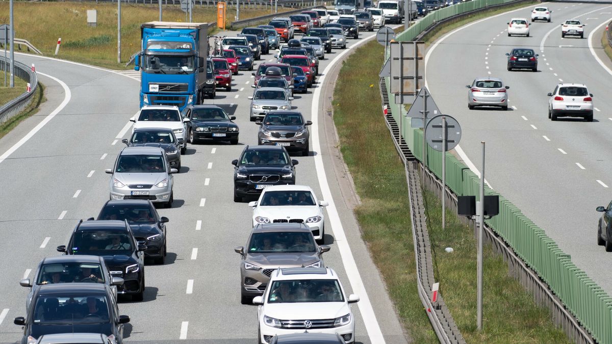 Korki do bramek na A1
02.07.2022 Rusocin Autostrada A1 Wakacje korek do bramek Fot. Wojciech Strozyk/REPORTER
Wojciech Strozyk/REPORTER