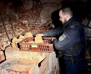 Odwiedzili 82-latkę. Nie miała w domu jedzenia i opału