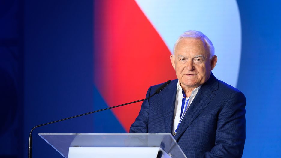 Leszek Miller
Pozna�, 27.05.2024. Europose� Leszek Miller przemawia podczas konferencji "20 lat Polski w UE. Polska Strefa Inwestycji na wsp�lnym europejskim rynku", 27 bm. w Poznaniu. (mr) PAP/Jakub Kaczmarczyk
Jakub Kaczmarczyk
20 lat Polski w UE, briefing, minister, polityk, Polska Strefa Inwestycji na wsp�lnym europejskim rynku, prasowy, Unii Europejskiej
