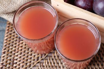 Wystarczy pół szklanki dziennie. Zapobiega miażdżycy i przeciwdziała osteoporozie