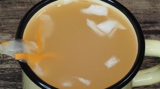 Polacy masowo wylewają do zlewu cenny płyn. Na jelita działa lepiej niż drogie suplementy z apteki