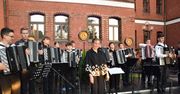 Wielka orkiestra akordeonowa przy lęborskim ratuszu dała czadu! Tłum uczestników koncertu nagrodził młodych wirtuozów burzą braw