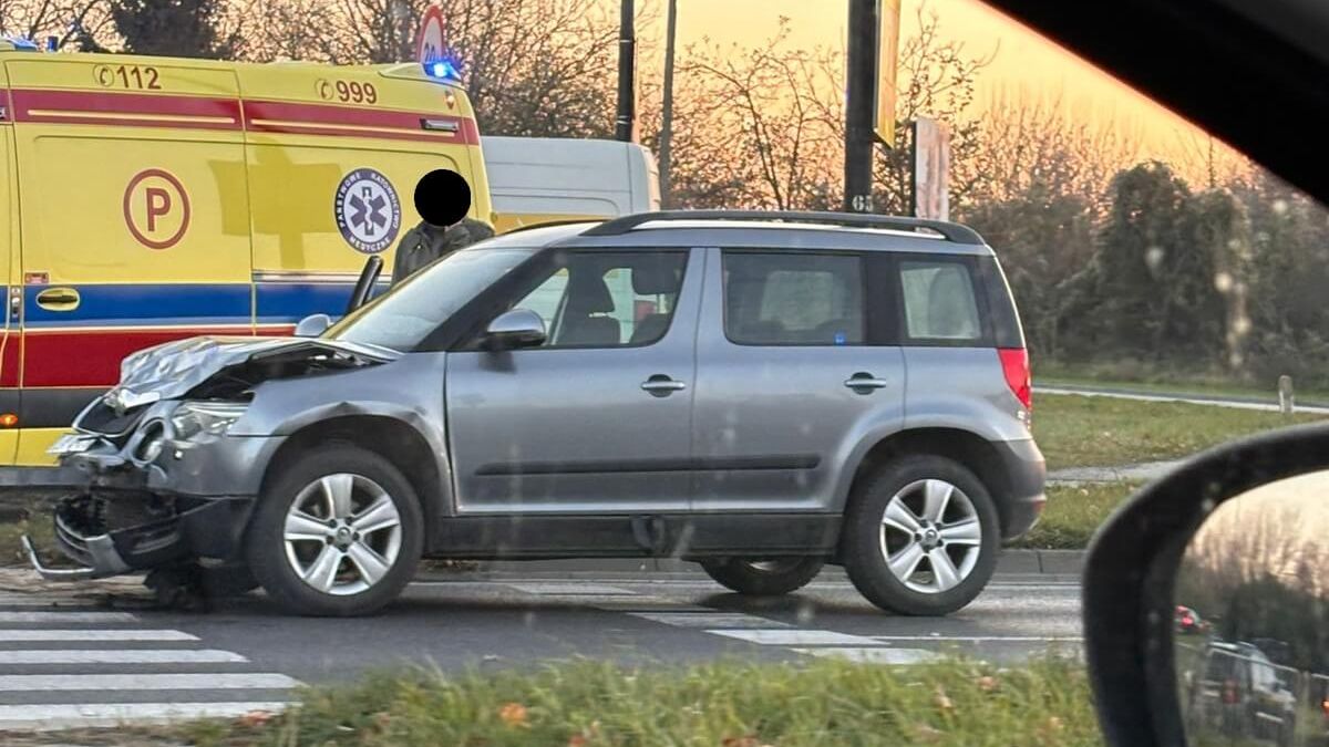 Skoda uderzyła w tył hyundaia na al. Tysiąclecia