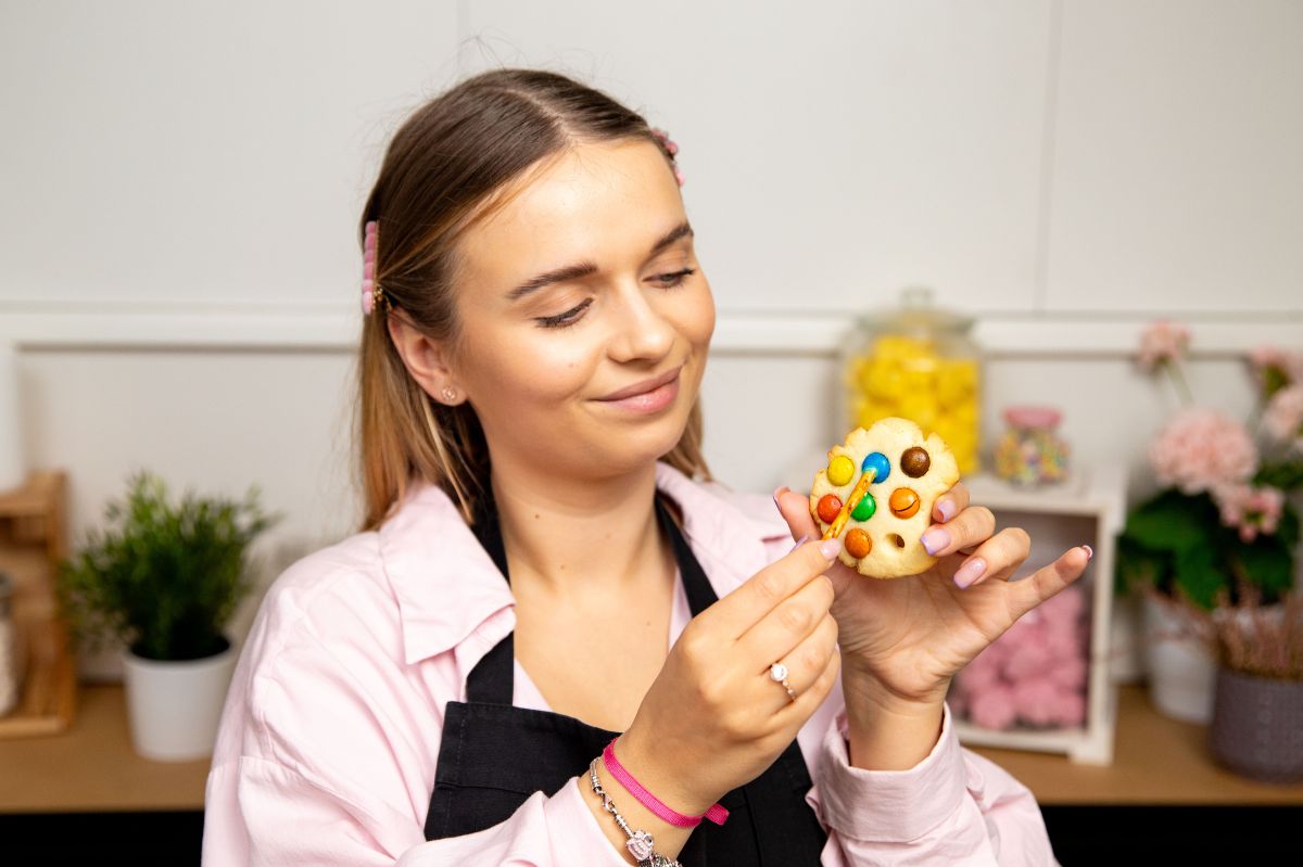 Painting palette cookies: A fun dessert for family gatherings