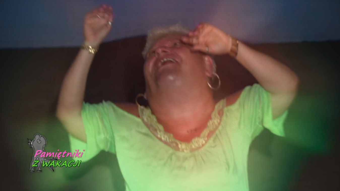 Ktoś: ciekawe jak to jest mieć odlot po kosmicznym cieście. "Pamiętniki z wakacji" be like: