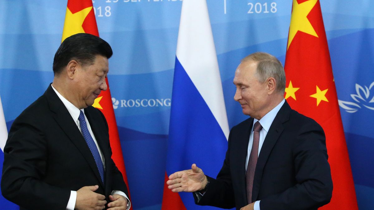 Przywódca ChRL Xi Jinping i prezydent Rosji Władimir Putin