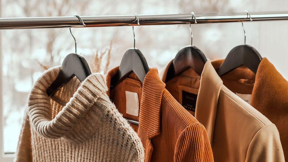 Tworzenie garderoby kapsułowej na jesień