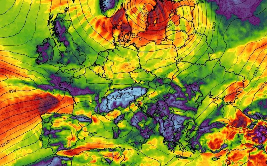 Mocno zawieje. "Nurkujący" niż nadciąga nad Polskę