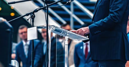 Rozwiąż krzyżówkę o polityce. Czy uda ci się odkryć wszystkie hasła?