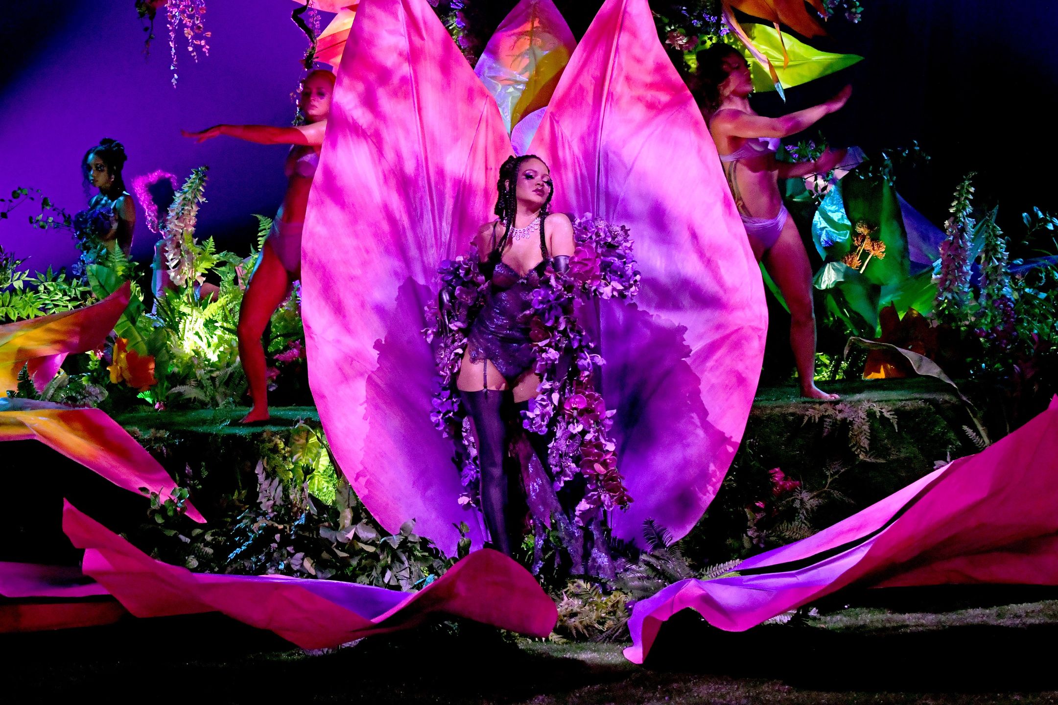 Rihanna w ogniu krytyki za wykorzystanie muzułmańskiego tekstu w pokazie bielizny