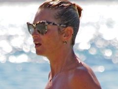 Kate Moss z rodziną na plaży